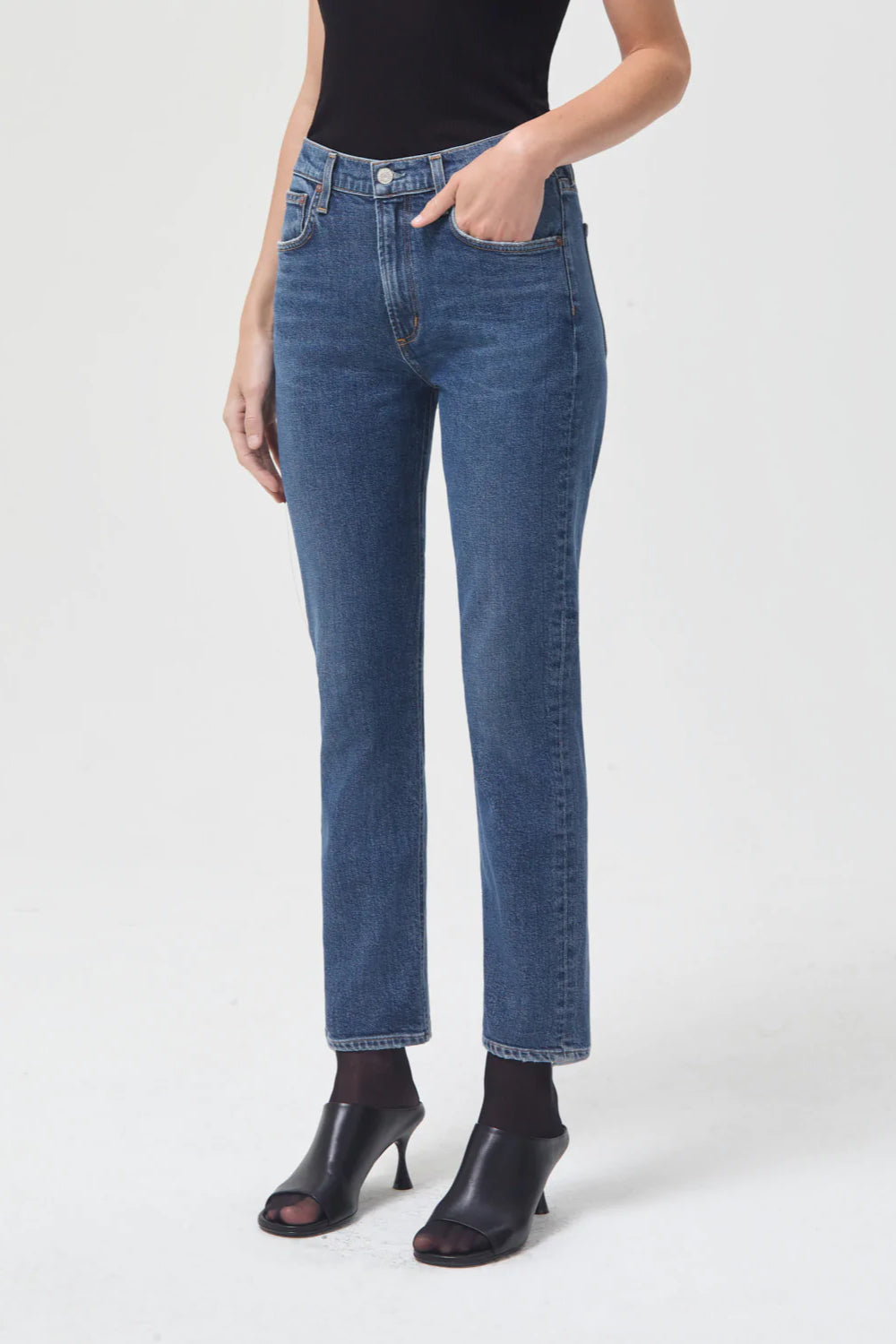 Sculpture Aura Mid Rise Straight Jean