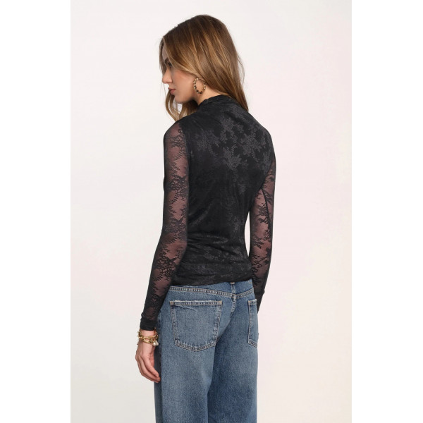 Eternel Allure Lace Top