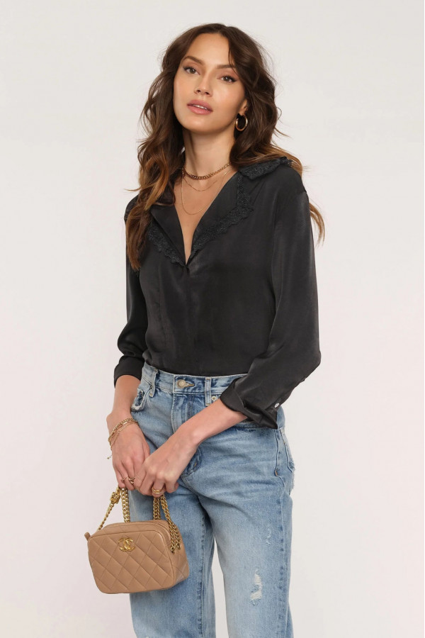 Gemme Glow Lace Collar Blouse